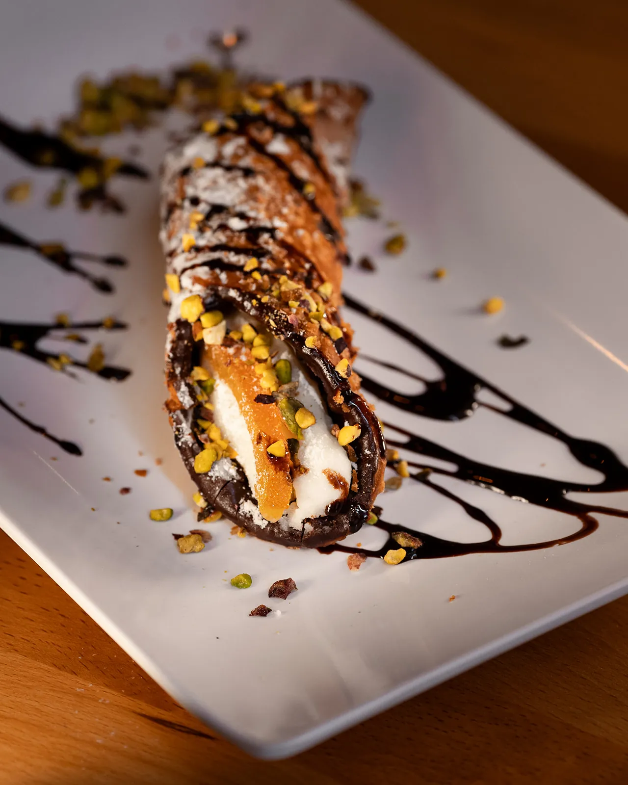 Cannolo siciliano con cioccolato e pistacchio