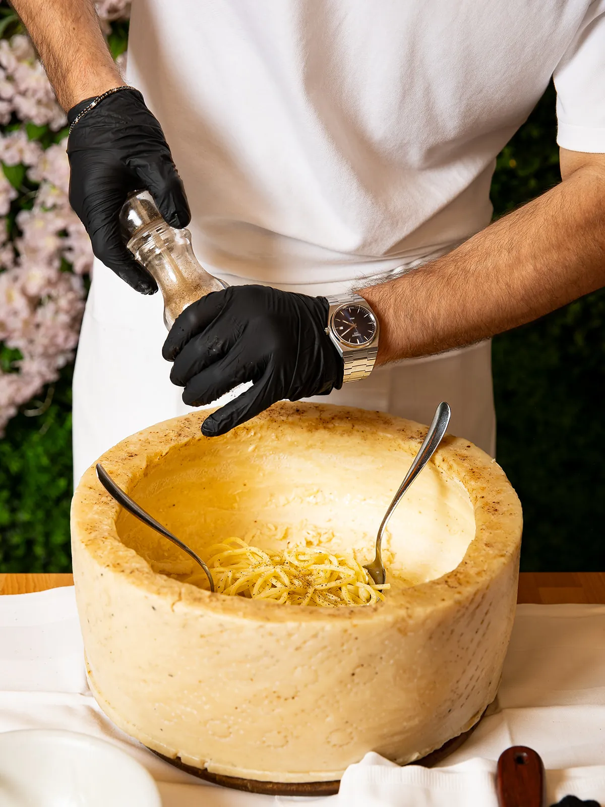 La pasta che gira nella forma di Parmigiano